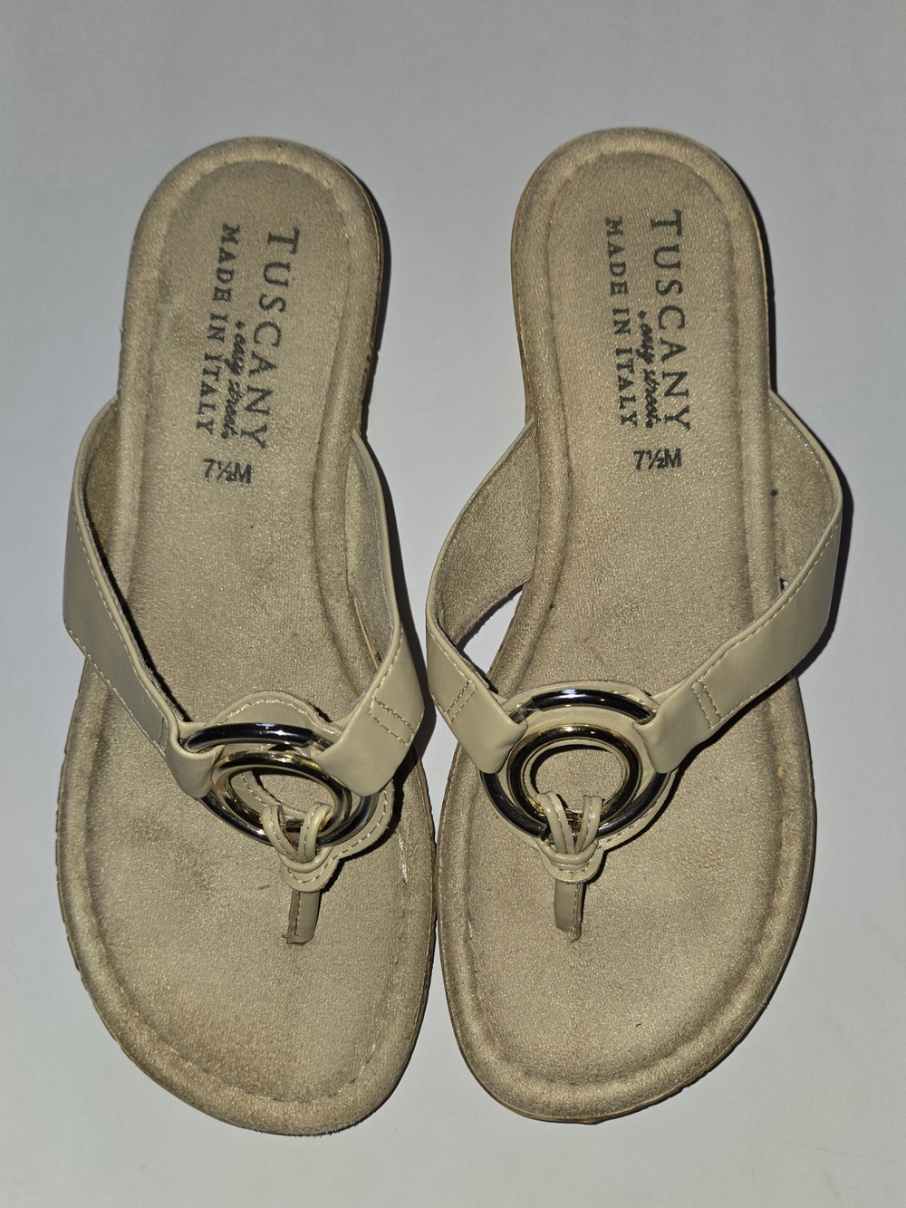 Tuscany By Easy Street Made in Italy Light Beige Women's Thong Sandals. 7.5.